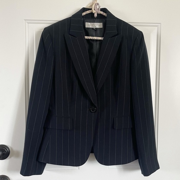 Tahari pinstripe blazer - Picture 1 of 4